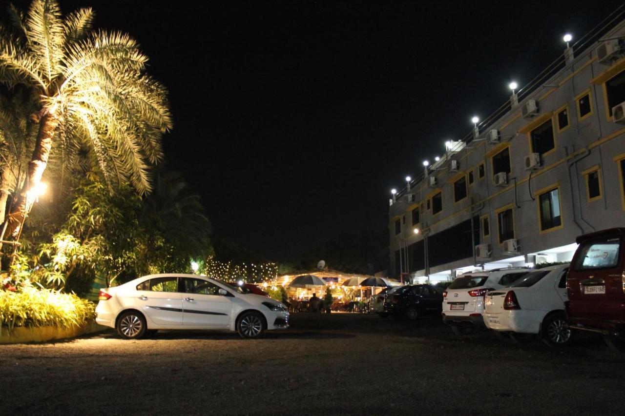 Hotel Silver Resort Daman Exterior foto